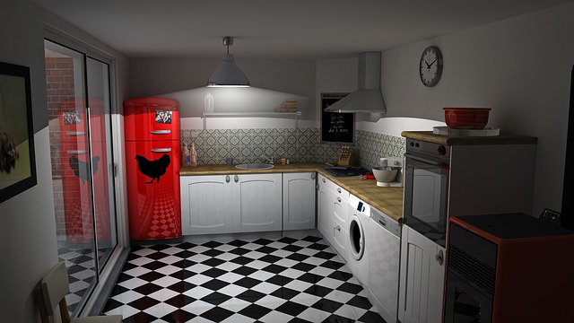 Kuchyňa s kockovanou podlahou, červenou chladničkou a vzorovaným tapetami za linkou.jpg